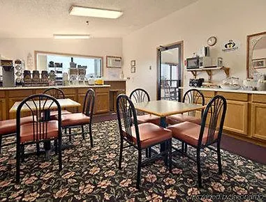 Super 8 By Wyndham Huron 