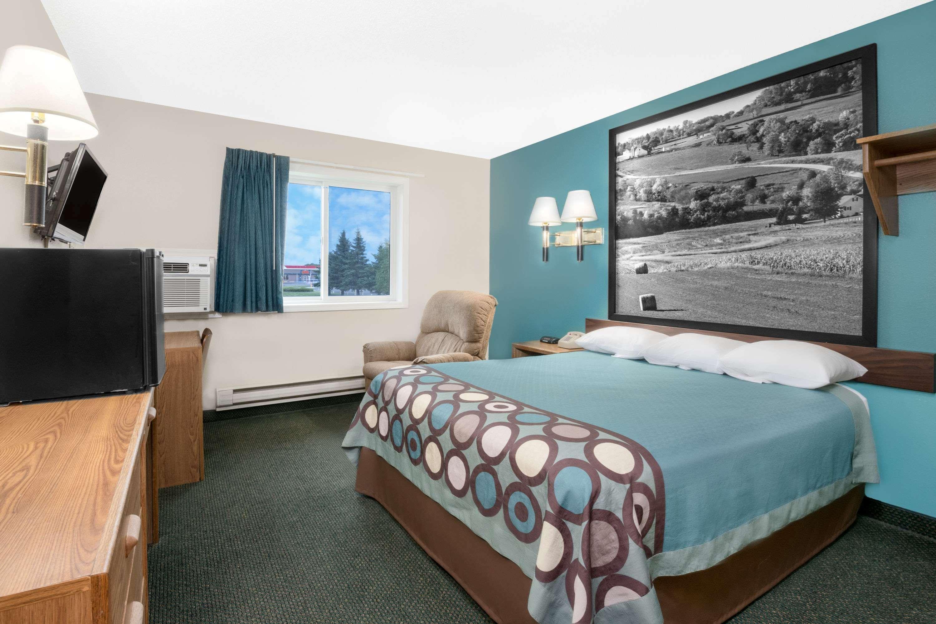 Super 8 By Wyndham Huron